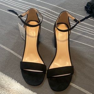Nwt. Black block heel sandal. Size 8.5